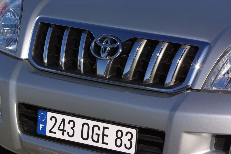  Toyota Land Cruiser 2003 года  (фото 23 из 192)